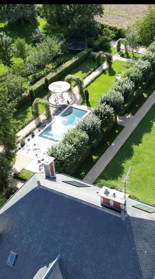 Appart’hôtel pour 2 personnes, avec Terrasse et Jacuzzi ainsi que Jardin et Piscine