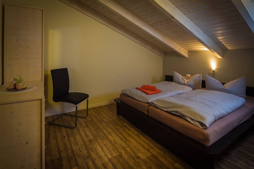 Ferienhaus bis 6 Personen mit großem Garten, 3 Schlafzimmer und 2 Badezimmer in Oybin, Zittauer Gebirge