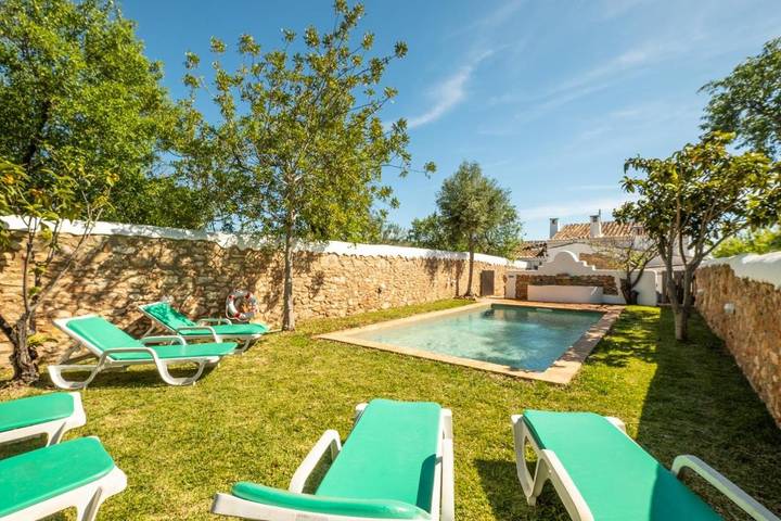 Casa de férias para 8 pessoas, com Varanda e Terraço e ainda Jardim and Piscina em Tunes