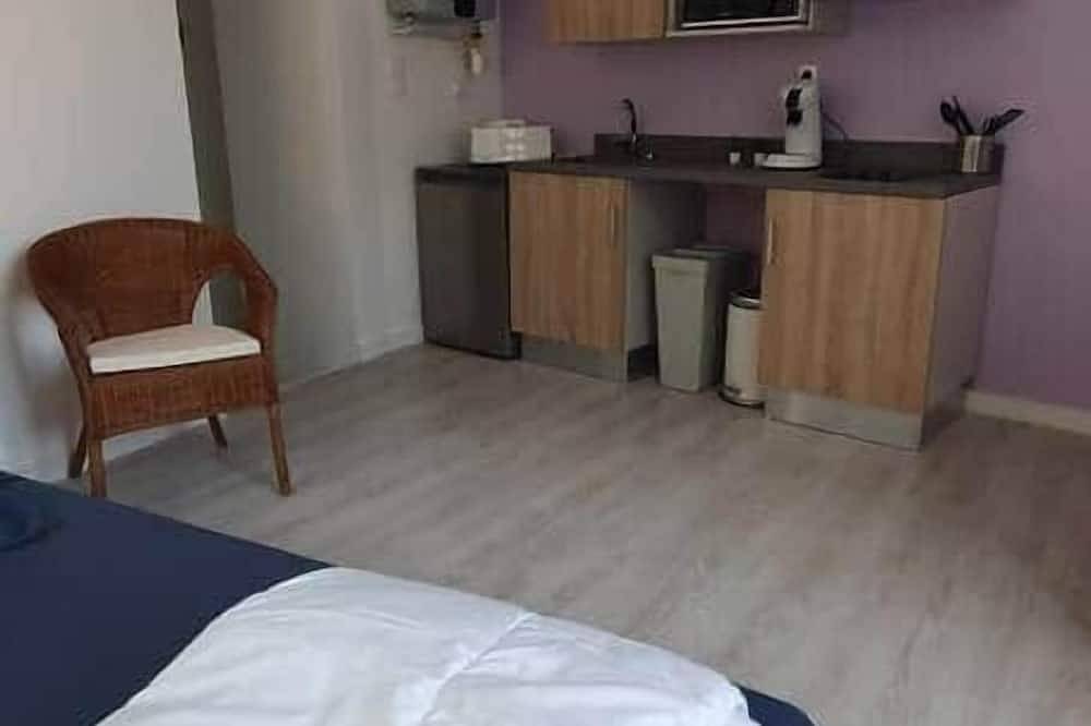 Entire apartment, Charming studio Bourgueil center in Bourgueil, Loire Valley