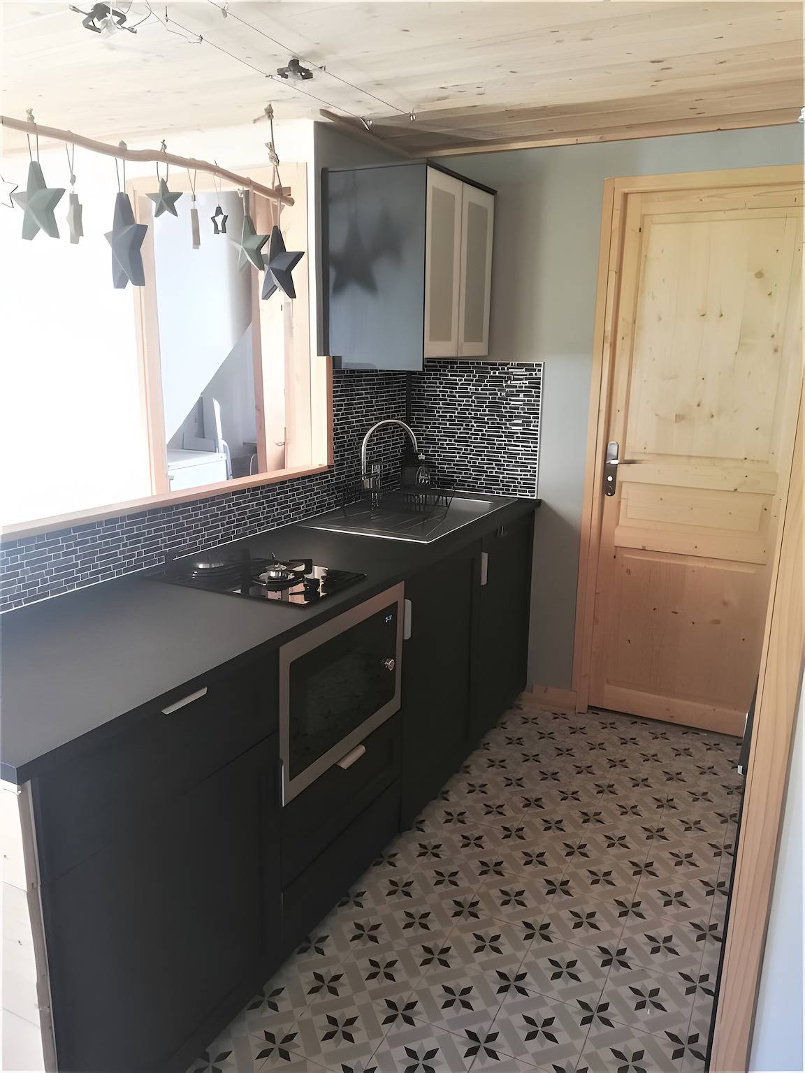 Apartamento entero, Gîte Cairn, planta baja de chalet cerca del lago de Annecy y estaciones de esquí in Faverges, Parque natural regional del Macizo de Bauges