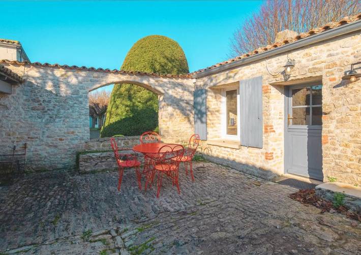 Location de vacances pour 12 personnes, avec jardin et piscine à Champagné-les-Marais - 3