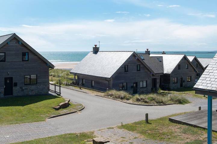 Cottage for 6 people, with terrace and garden, with pets in Rhosneigr