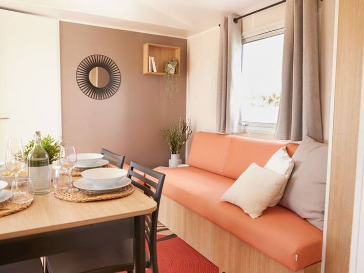 Camping für 6 Personen, mit Whirlpool und Terrasse sowie Pool und Sauna in der Ardèche