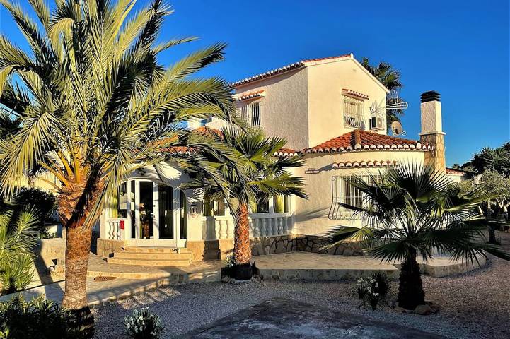 Villa für 6 Personen, mit Balkon und Garten - 1