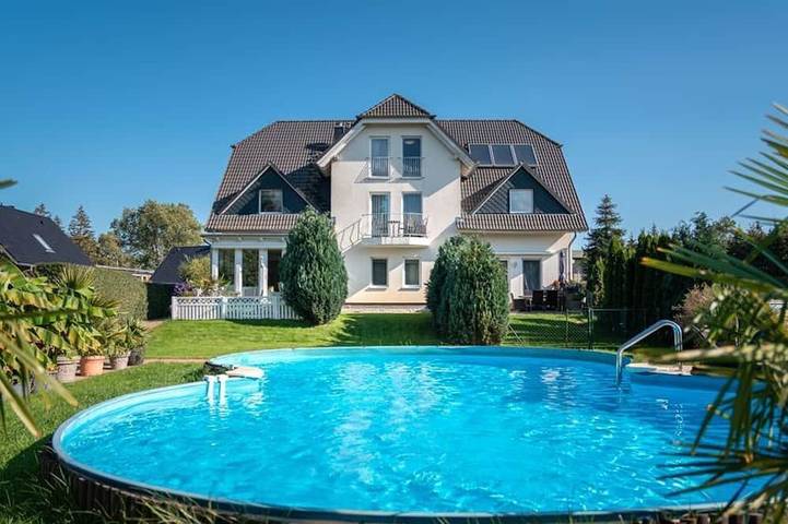 Ferienwohnung für 3 Personen, mit Whirlpool und Garten sowie Pool in Neppermin