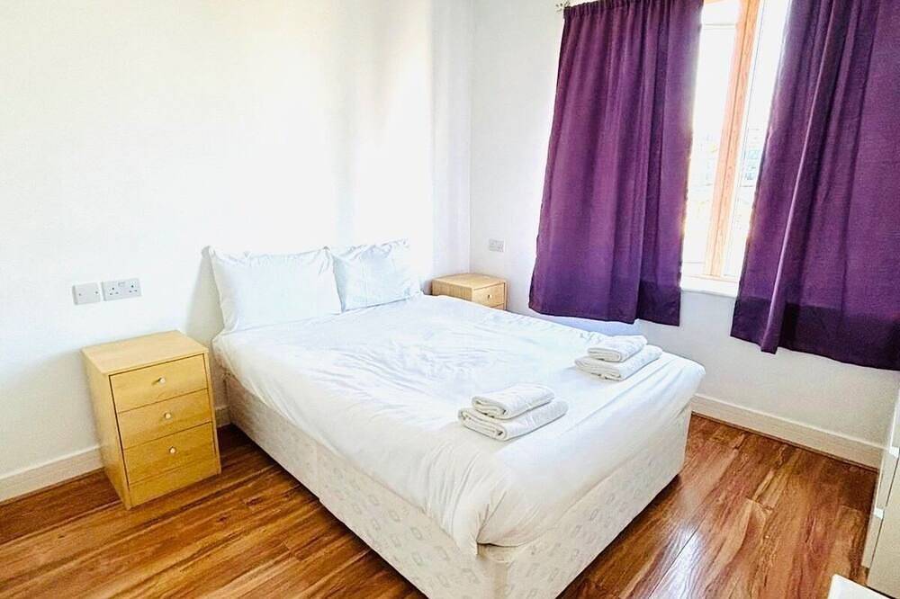 Geheel appartement, Super Grand Water Front View 2 Beds / 2 Baths in Dublin, County Dublin