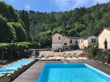 Gîte pour 8 personnes, avec jardin ainsi que piscine et terrasse à Branoux-les-Taillades