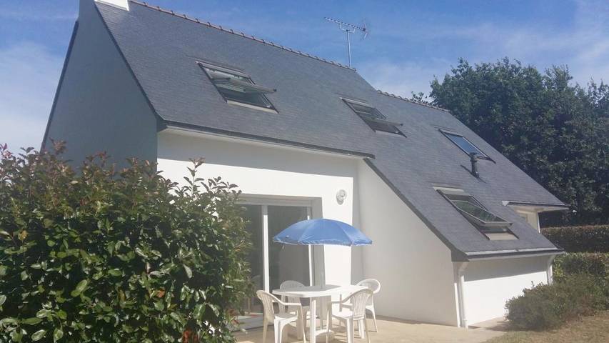 Location de vacances pour 5 personnes, avec jardin ainsi que vue et terrasse dans Le Cabellou - 2