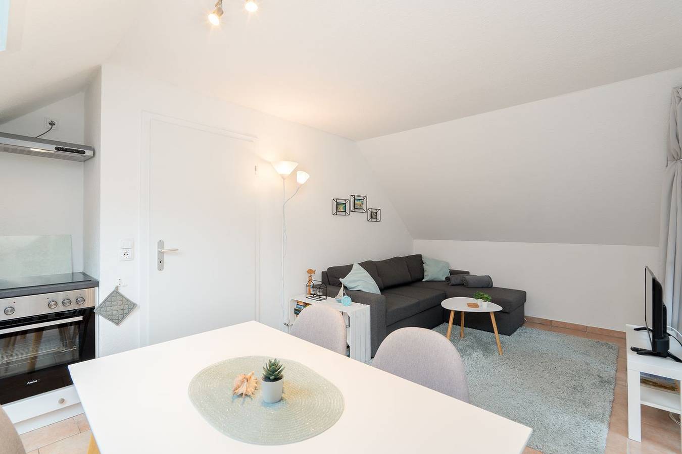 Ganze Wohnung, Ferienwohnung mit Balkon | Ruhige Auszeit am See nahe der Ostsee in Pönitzer See, Scharbeutz