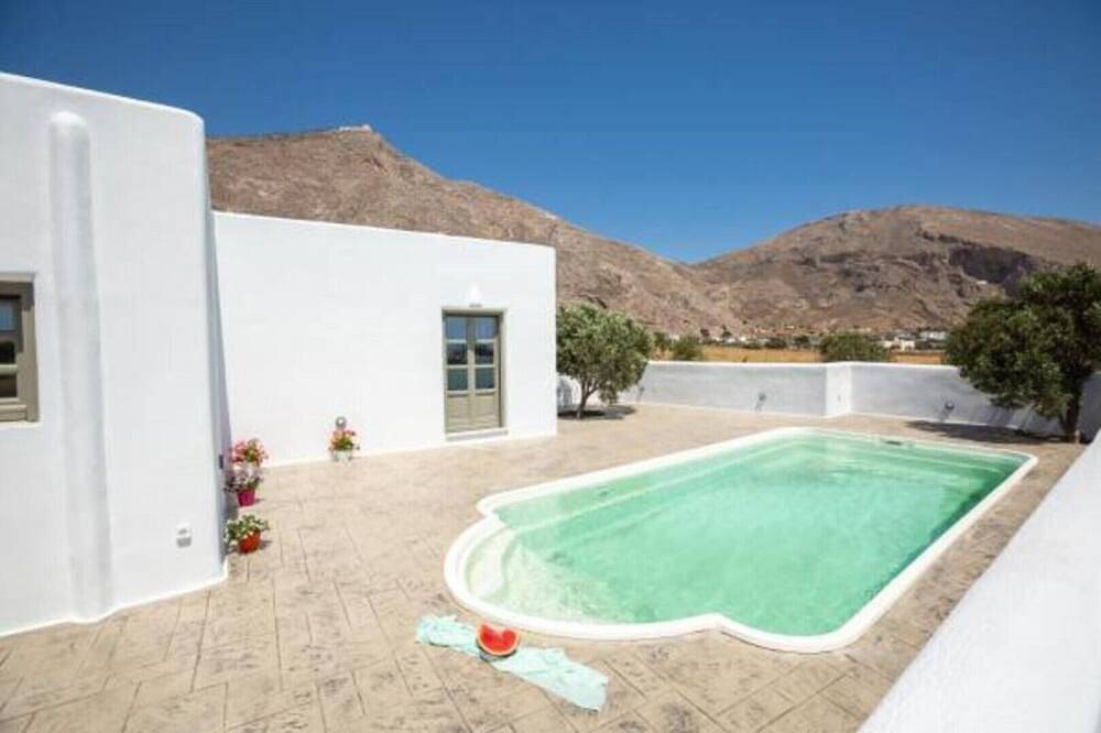 Elixirium Villa mit privatem Swimmingpool in Perissa, Santorin