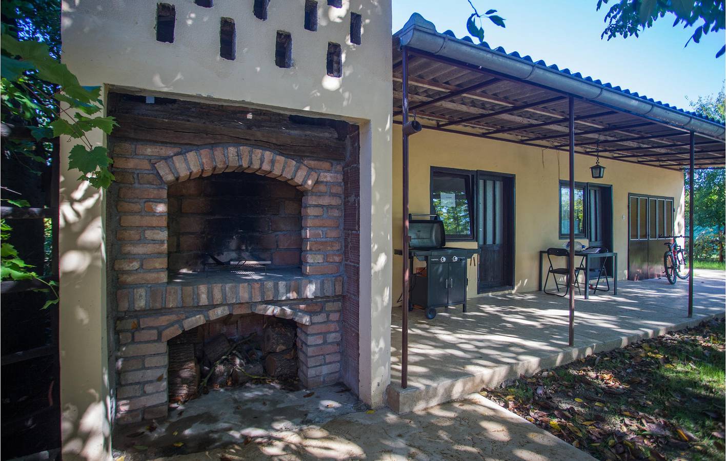 Gemütliches Apartment mit Pool, WiFi & Parkplatz in Brod-Posavina