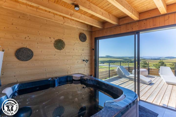 Gîte pour 6 personnes, avec Jacuzzi ainsi que Terrasse et Jardin dans Super Besse - 4