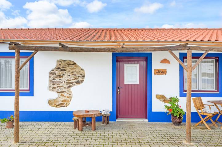 Apartamento inteiro, Casa de Férias 'Vitor Hugo' com Vista para a Montanha, Wi-Fi e Ar Condicionado in São Luís, Costa Alentejana