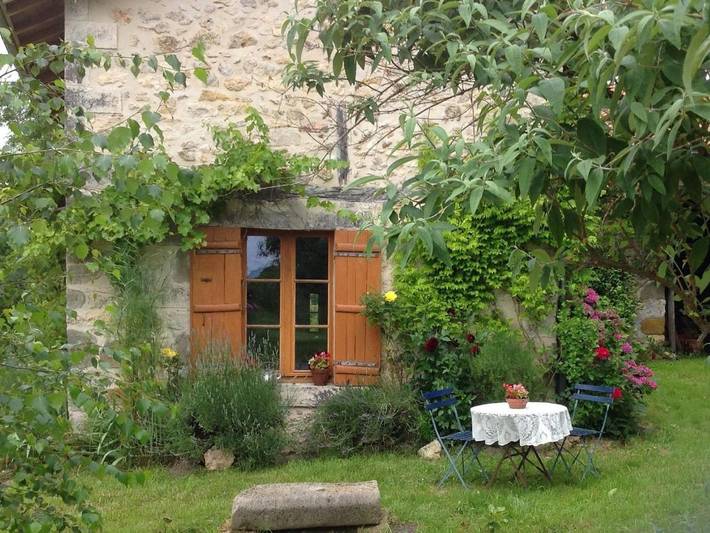 Location de vacances pour 3 personnes, avec jardin à Nontron - 2