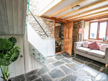 Cottage for 10 People in Powys, Mid-Wales, Photo 2