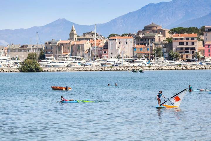 Camping für 4 Personen, mit Terrasse und Pool auf Korsika - 3