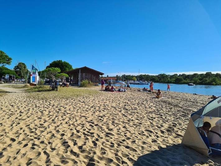 Gîte pour 6 personnes, avec Terrasse ainsi que Piscine et Vue dans Gare De La Hume