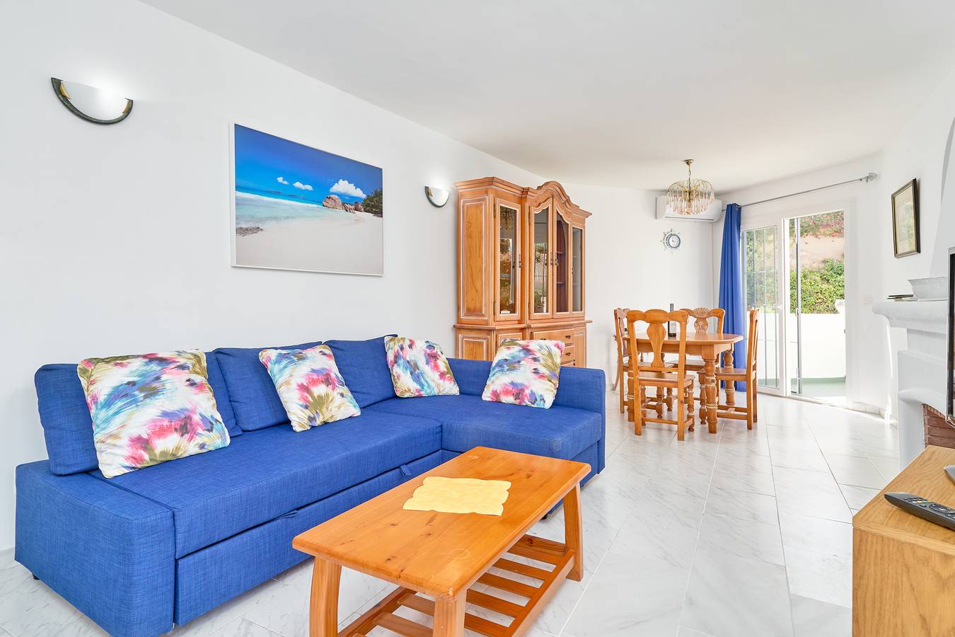 Entire apartment, Apartment 'Alina' with Sea View, Wi-Fi and Air Conditioning in Playa de Burriana, Nerja