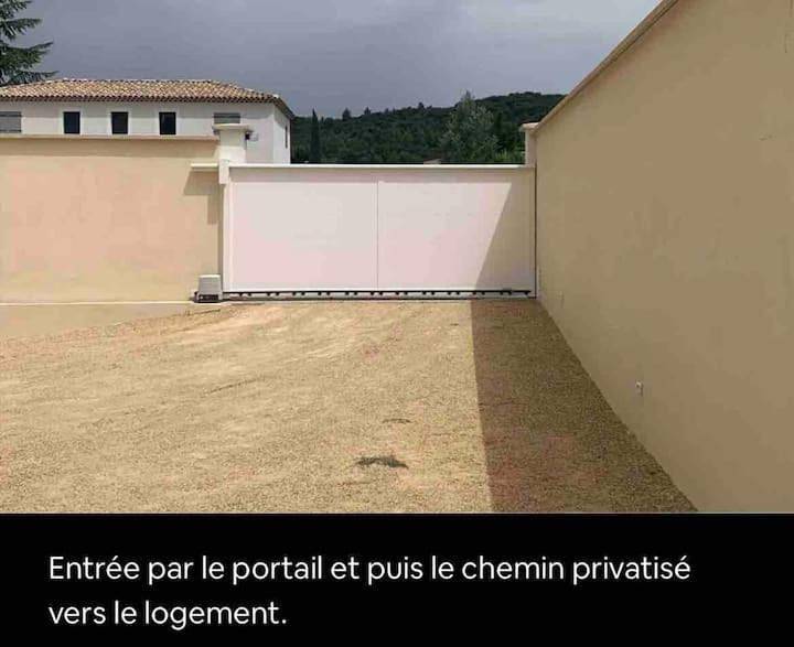 Double Room with Private Bathroom in Vinon-sur-Verdon, Région de Brignoles