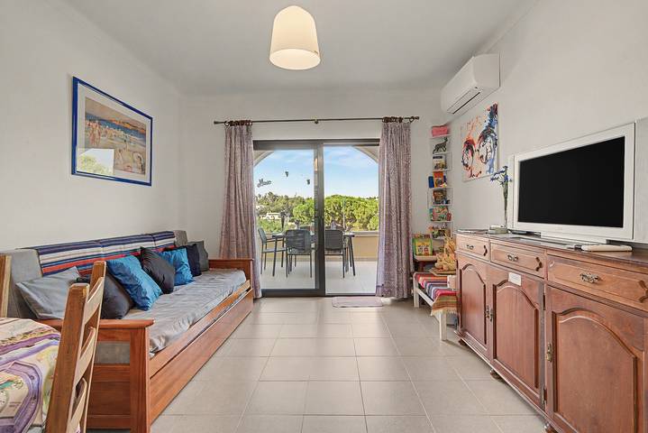 Appartement entier, Appartement « Praia Carvoeiro » avec balcon, Wi-Fi et climatisation in Carvoeiro, District de Faro