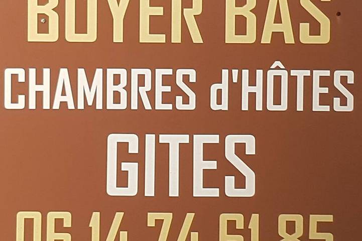 Location de vacances pour 10 personnes, avec jardin et jacuzzi ainsi que terrasse et piscine à Saint-Gaudéric