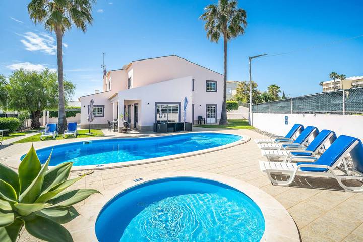 Villa voor 10 personen, met Terras in Guia