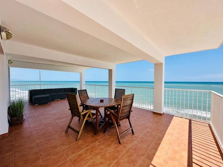 Gîte pour 4 personnes, avec Balcon ainsi que Terrasse et Vue dans Les Deveses