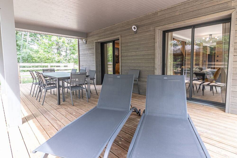 Luxurious Lodge with Private Hot Tub, Gym & Covered Pool by Golf Course in Le Chambon-sur-Lignon, Massif Central