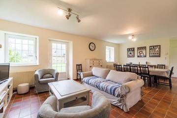 Gîte pour 9 personnes, avec jardin à Saint-Carreuc