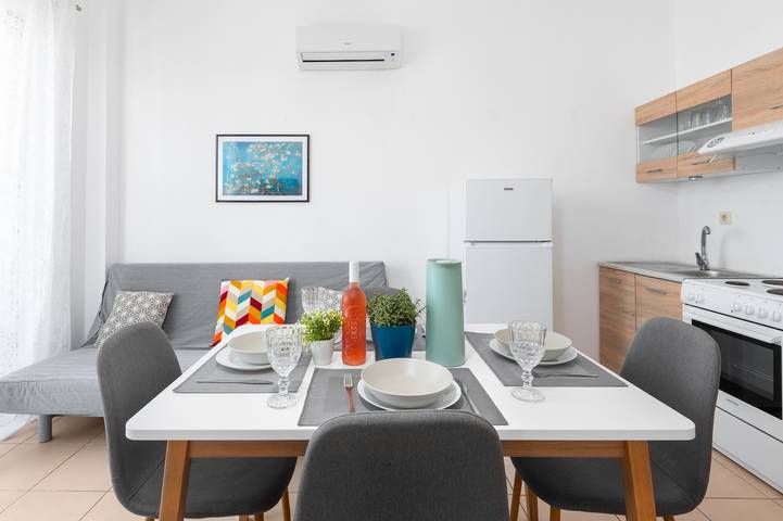 Hel lägenhet, Apartment 'Sea  Ixia Ialisos' with Private Garden, Wi-Fi and Air Conditioning in Triánta, Rhodos