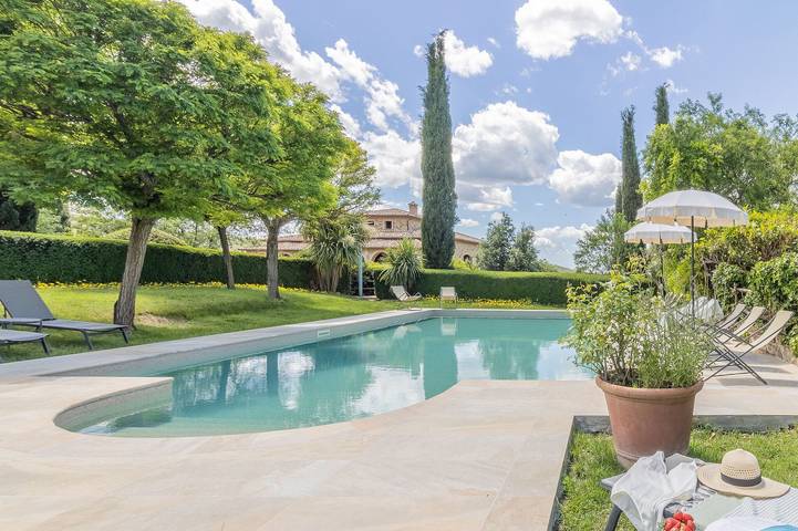 Casa vacanza per 16 persone, con giardino a Castel del Piano