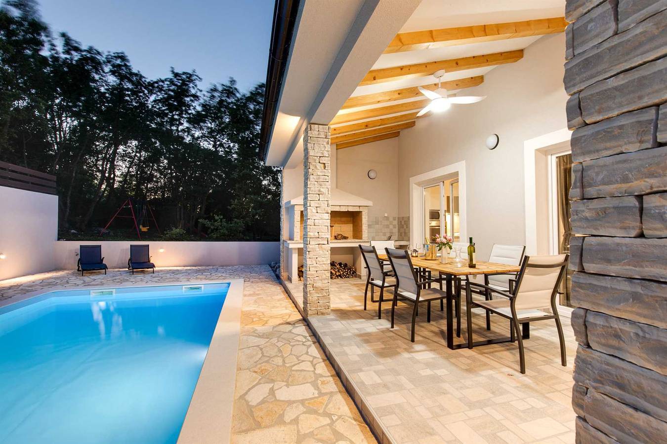 Villa Sandrina mit beheiztem Pool und großem Garten in Krk Stadt, Krk