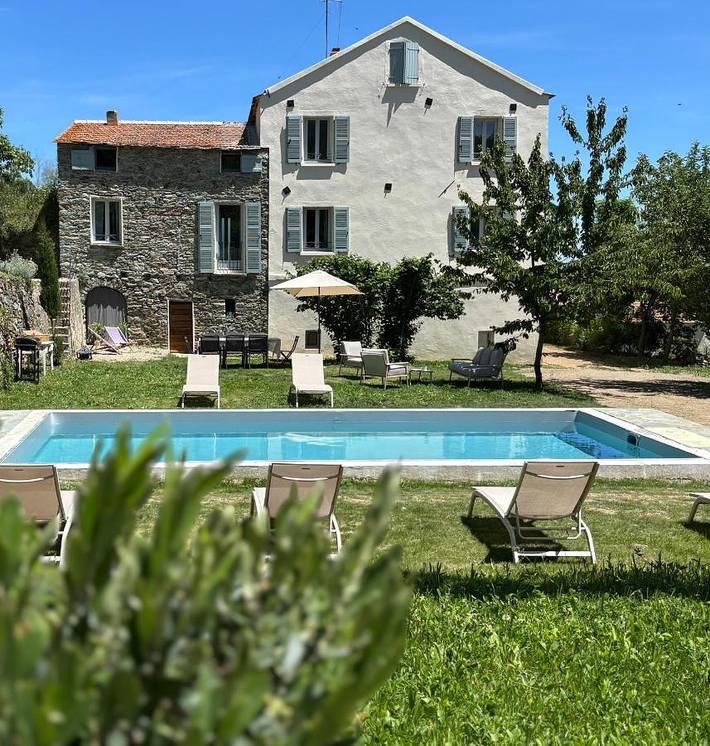 Maison de campagne pour 2 personnes, avec jardin et piscine à Murato