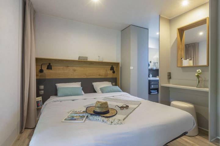 Camping pour 4 personnes, avec piscine ainsi que jardin et terrasse, adapté aux familles dans le Loir-et-Cher - 4