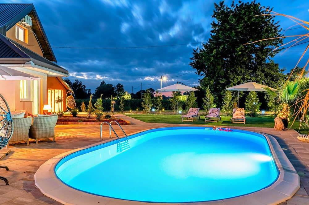 Amazing home in Koprivnica with private swimming pool, can be inside or outside in Koprivnica-Krizevci