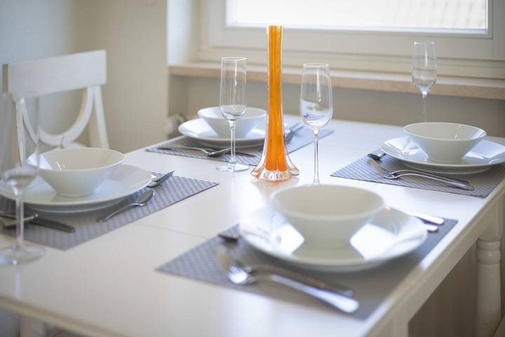 Ganze Wohnung, Drei Raum Appartement im Obergeschoss und Dachgeschoss mit ca. 65m² Nutzfläche. in Wenningstedt, Sylt