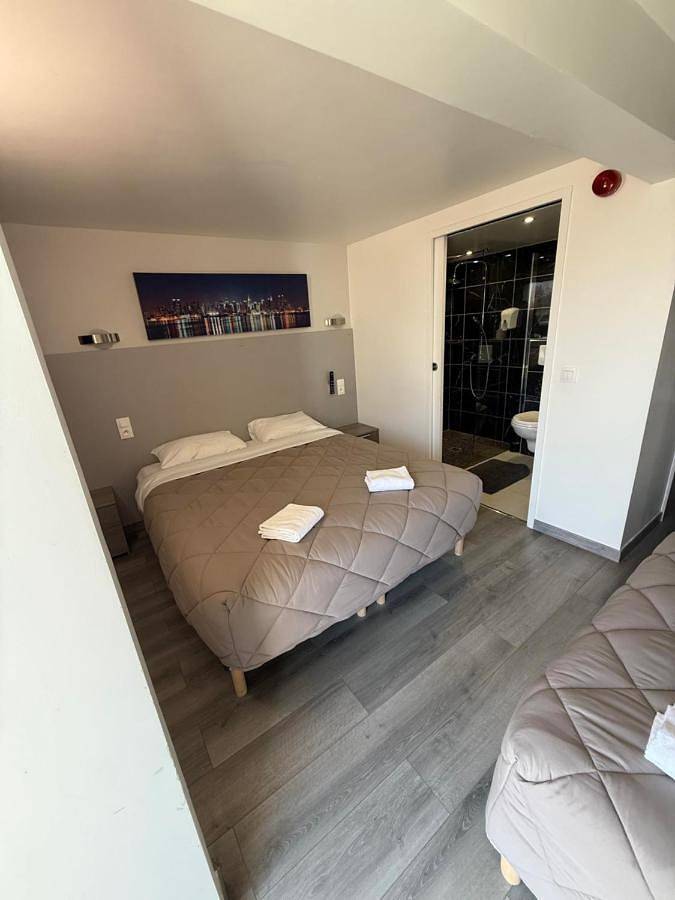 Hôtel pour 3 personnes, avec vue ainsi que terrasse et jardin à Saint-Witz