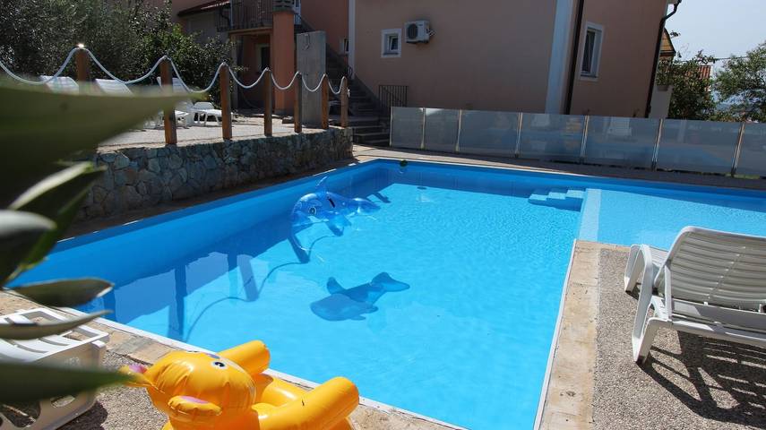 Ferienwohnung für 6 Personen, mit Pool und Balkon/Terrasse in Malinska - 2