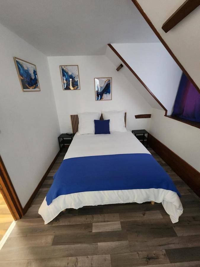 Le Croc'N Bar chambre bleue in Saint-Nicolas-d'Aliermont, Région de Dieppe