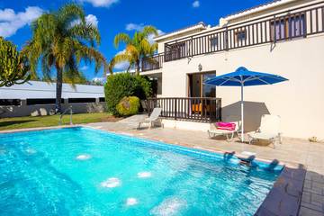 Holiday Rental for 8 People in Peyia, South Cyprus, Photo 2