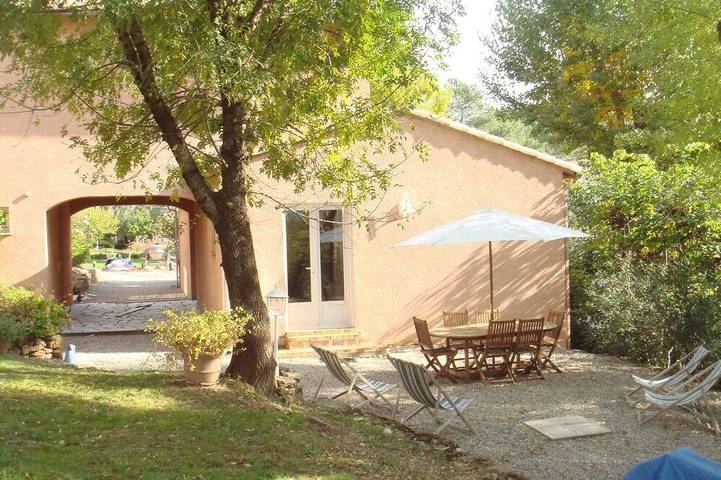 Gîte pour 4 personnes, avec terrasse et jardin