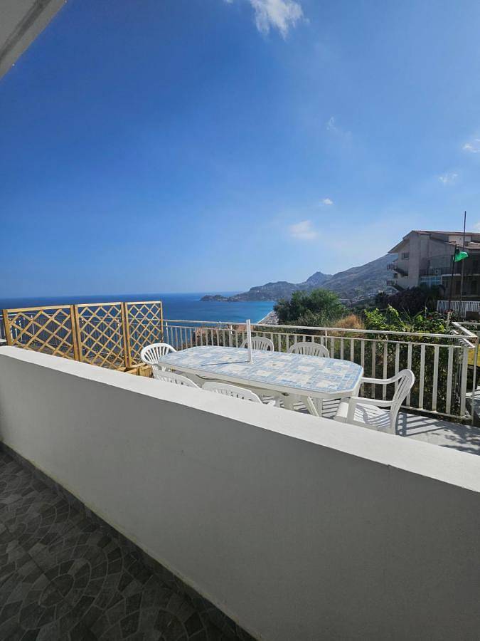 Appartamento vacanze per 7 persone, con panorama e giardino - 1