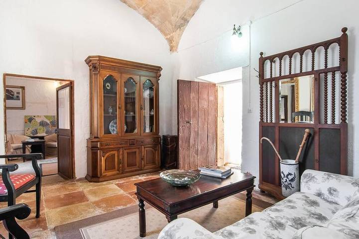Cozy home in Montuiri with private swimming pool, can be inside or outside in Montuiri, Interior de Mallorca
