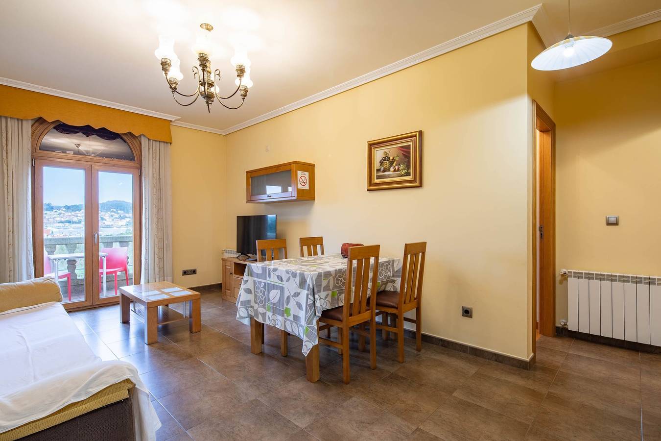 Appartement entier, Appartement '22' avec vue sur la mer, piscine partagée et Wi-Fi in Cangas, Rías Baixas