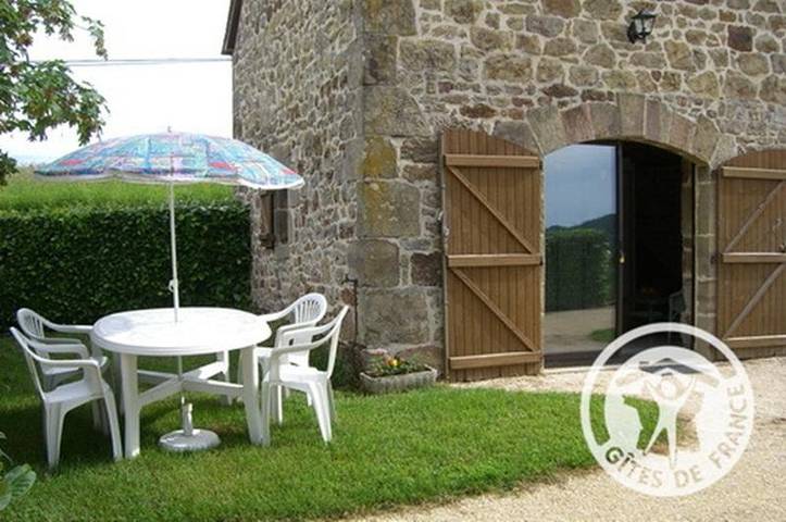 Ferienhaus mit Parkplatz und Garten: Nonards 2km in Puy-d'Arnac, Brive-la-Gaillarde und Umgebung