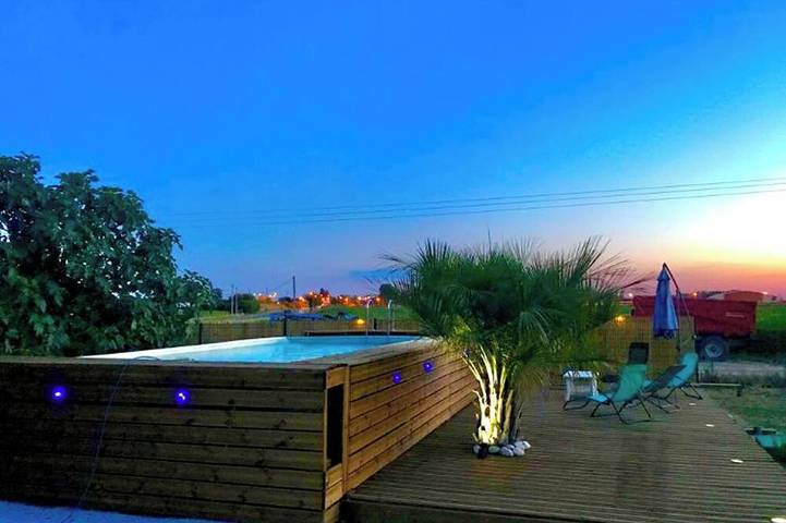 Gîte pour 4 personnes, avec Terrasse ainsi que Jardin et Piscine à Saint-Jory
