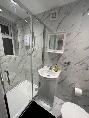 Holiday Letting for 2 People in Luton, Chiltern Hills, Photo 2