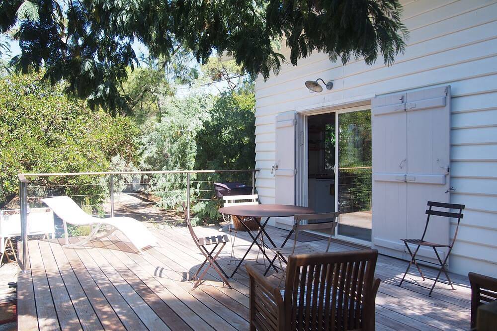 Appartement entier, Partie indépendante de Villa avec spacieuse terrasse bois près des 44 hectares in Lège-Cap-Ferret, Région d'Arcachon