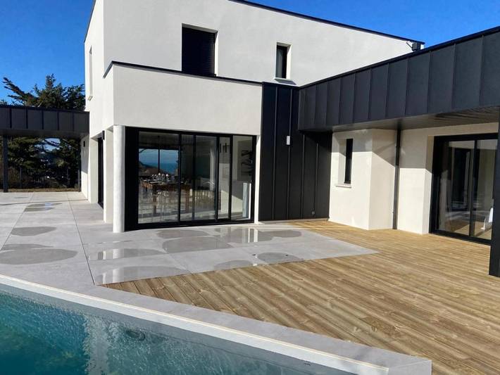 Location de vacances pour 8 personnes, avec piscine ainsi que jardin et vue dans Dahouët